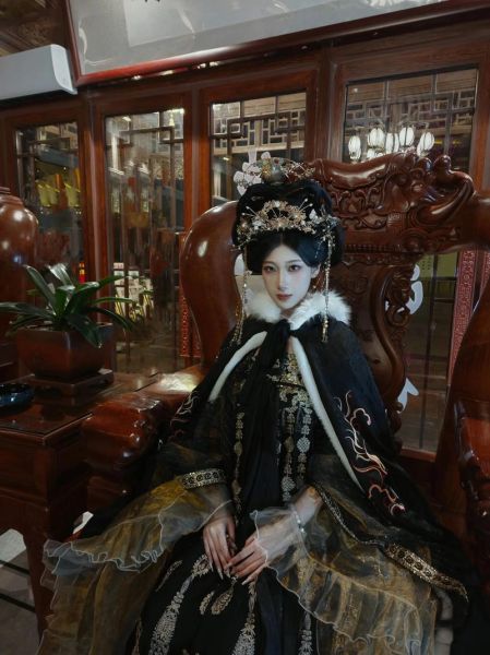 古装天蝎座适合什么颜色_如何穿出神秘感