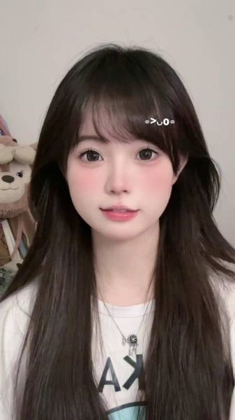 双子女圆脸适合什么发型_圆脸双子女怎么化妆