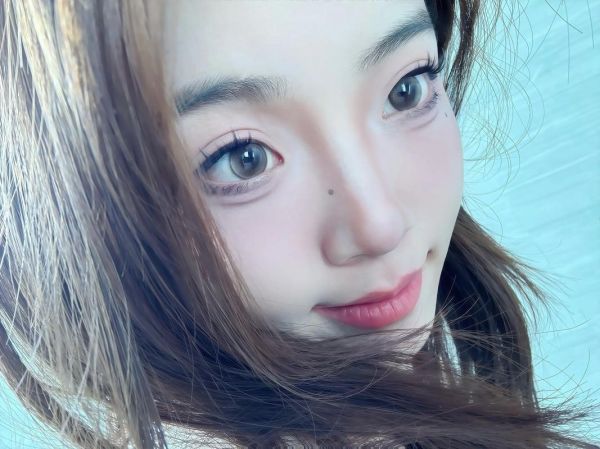 魔羯女适合浓妆还是淡妆_职场与约会妆容差异