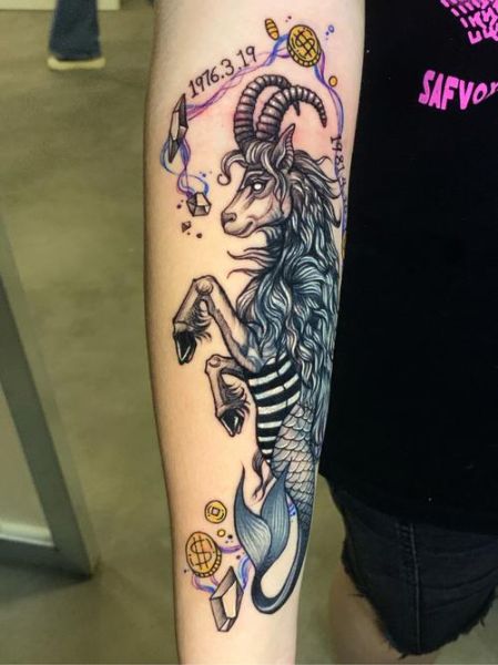 魔羯头纹身有什么含义_魔羯头纹身适合纹在哪里