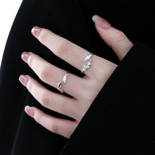 双鱼座戒指戴哪只手_双鱼座戒指材质怎么选