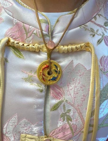 黄金双鱼吊坠寓意_黄金双鱼吊坠怎么选